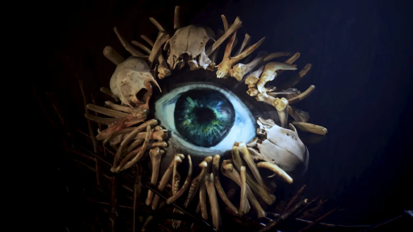 Deretan screenshot Curse of the Crimson Stag yang memperlihatkan Whiteroot Hotel, area sekitar hotel, suasana investigasi, dan atmosfer folk horror yang penuh misteri - gambar 9