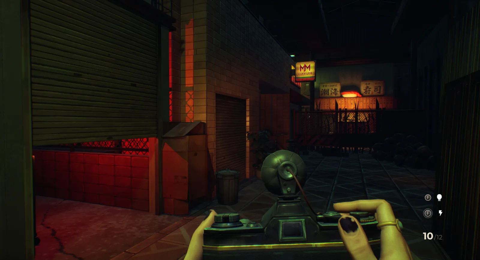 Deretan screenshot gameplay SOMBRAS: negative frames yang menampilkan eksplorasi first-person, kota Jepang awal 2000-an, kamera Shiomi, dark mirror world, bayangan misterius, puzzle lingkungan, dan momen fotografi horror - gambar 11