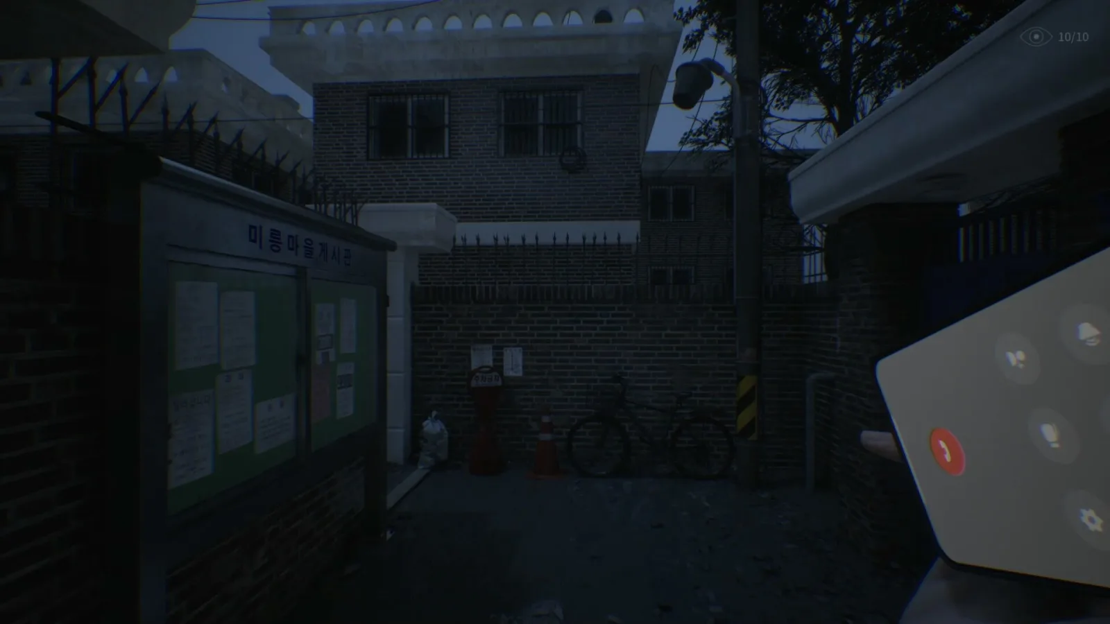Deretan screenshot The Alley yang memperlihatkan lorong Korea, suasana malam, smartphone, gelang shaman, anomali supernatural, dan momen kejar-kejaran dengan hantu - gambar 3